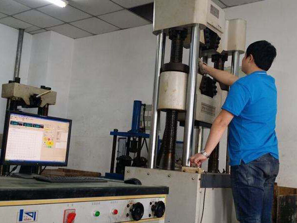 鋼材理化(hua)實驗室圖一(yī)